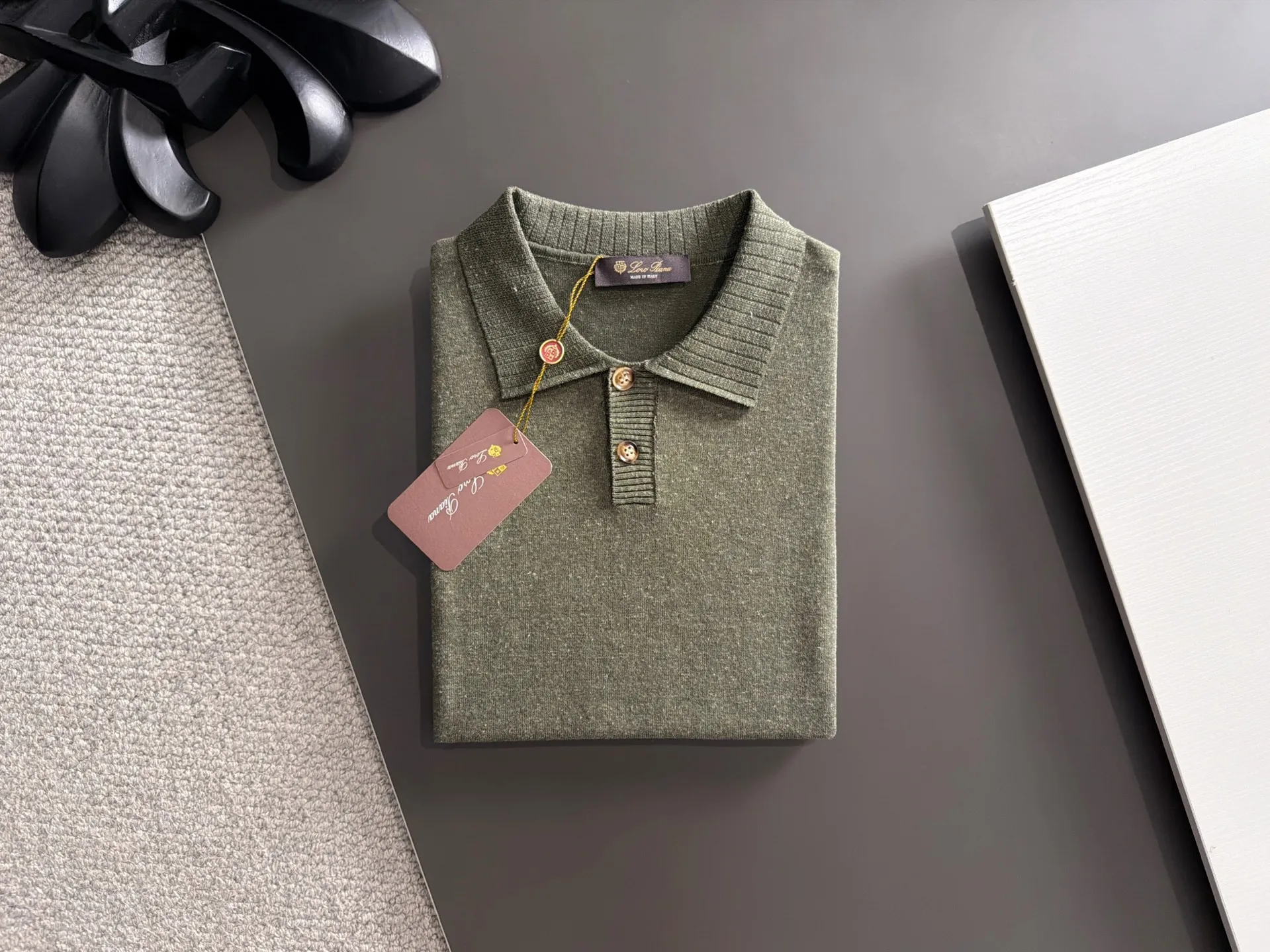 Next day shipment LP high quality Loro Piana 26ss New Arrival men's short-sleeved T-shirt Made of combed cotton yarn knitted cotton fabric, no pressure when entering and exiting the counter Exclusive control of raw materials It feels substantial when weighed, and the upper body is more textured than ordinary T-shirts. This texture can cope with the weather easily and is suitable for both hot and cold! Loose fit design, looks noble. The only correct version is available Size: M to XXXL